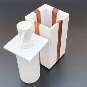 Ceviz-akrilik sıvı sabunluk